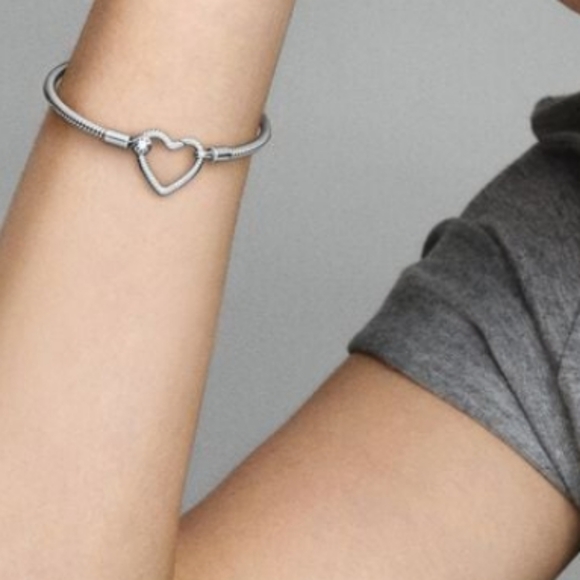 New Original box Pandora Moments Heart Closure Snake Chain Bracelet - Picture 5 of 6